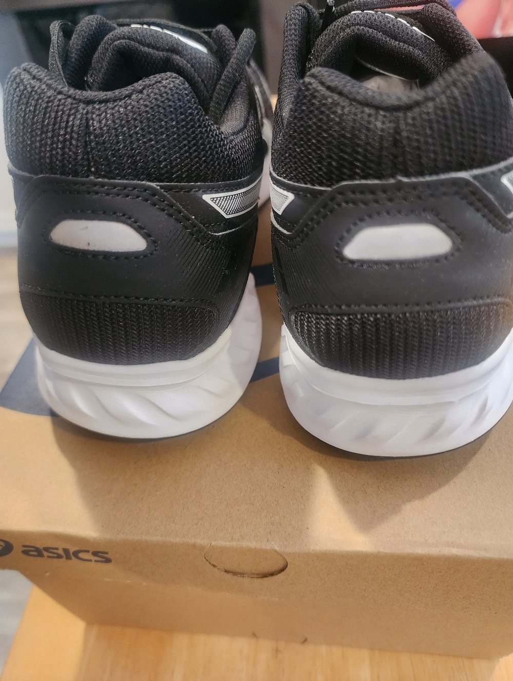 ASICS Jolt 2 Men's Black & Silver Athletic Running Shoes - Picture 6 of 9